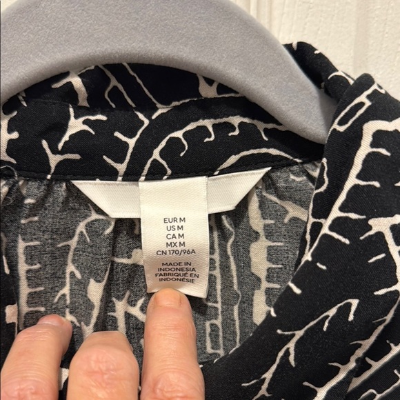 H&M Black and White Graphic Long Sleeve Dress - Picture 8 of 12